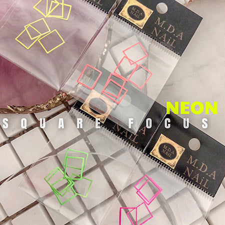 Bonnail × mda Square Focus L Neon Pink