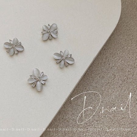 + D D.nail Silky Clover  Silver  2 pieces