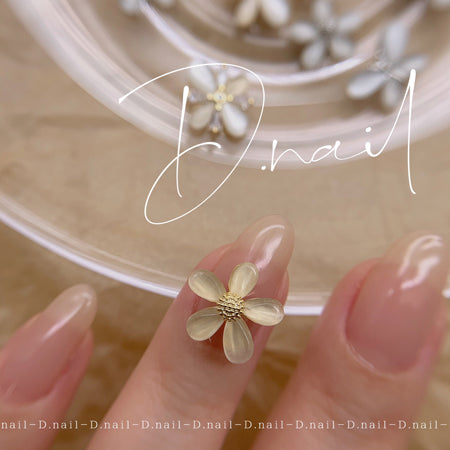 + D D.nail Silky flower  Gold  2p