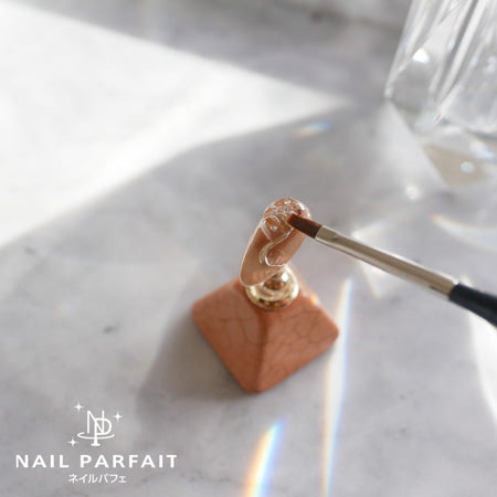 Nail Parfait Bijou Square Brush