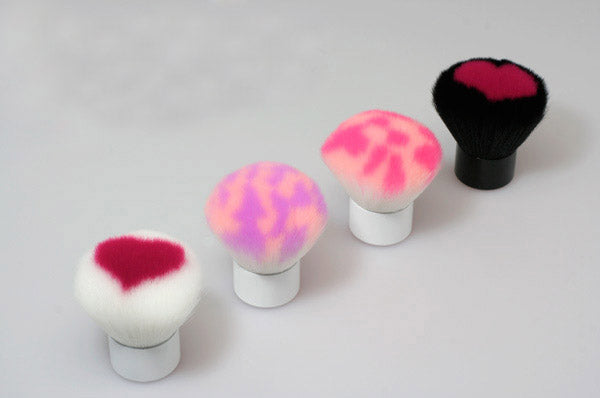 SHAREYDVA Heart Duster Brush White x Pink